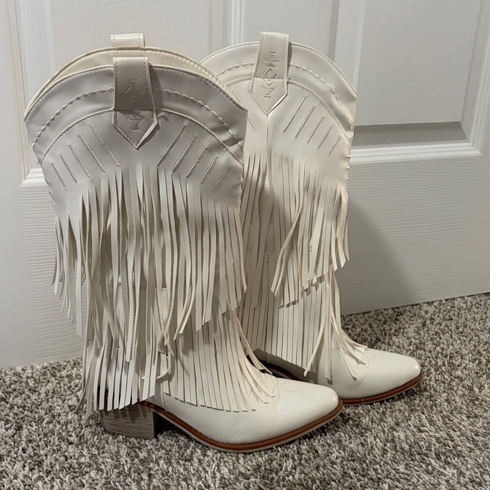 Pierre Dumas White Fringe Western Cowboy Boots